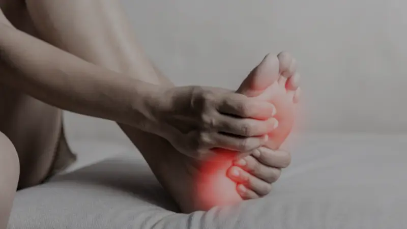 بررسی علائم دیسک کمر در پاها در فیزیوتراپی افق روشن